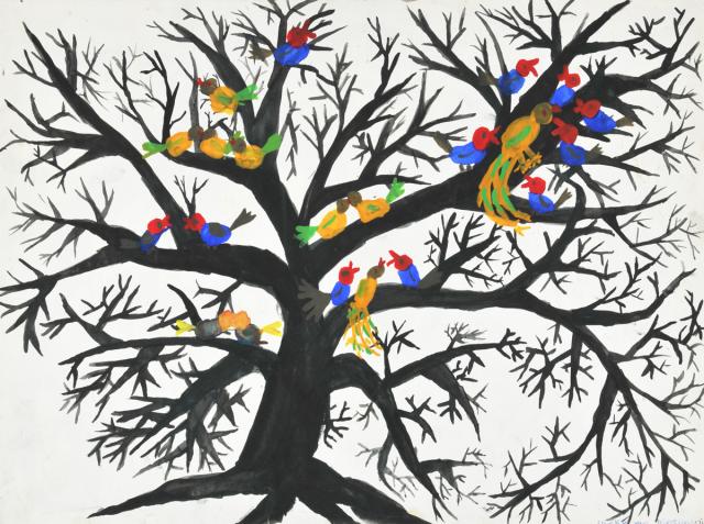 Alter Baum mit Vögeln