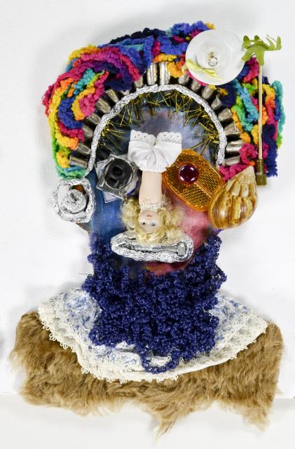 Selbstdarstellung: The man with the little baby nose