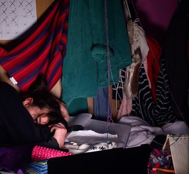 Hinter dem Bildschirm