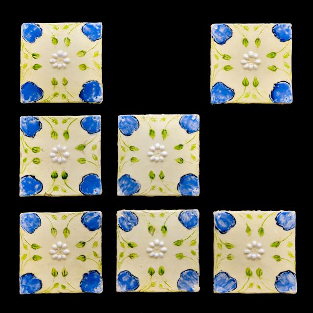 Fliesen mit floralem Motiv